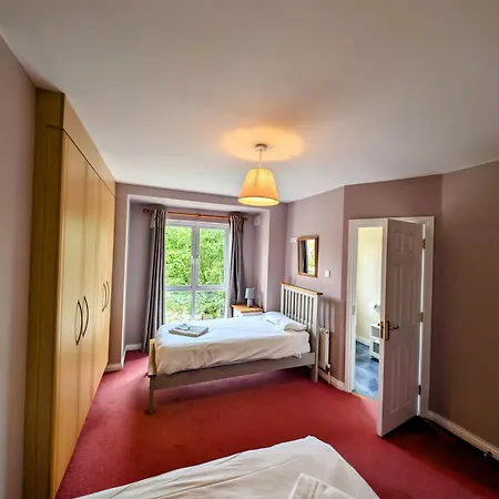 Large 4 Bedroom 5 Bathroom * Galway