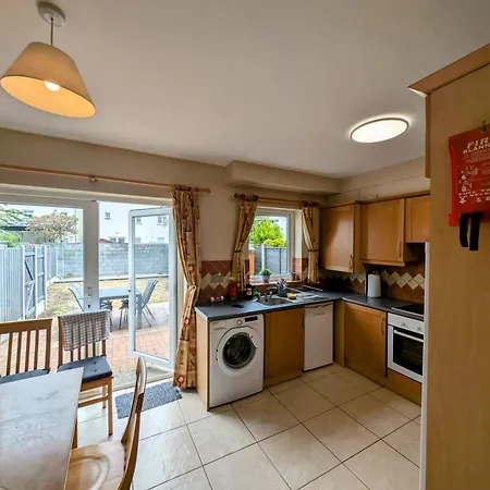 Vakantiehuis Large 4 Bedroom 5 Bathroom *