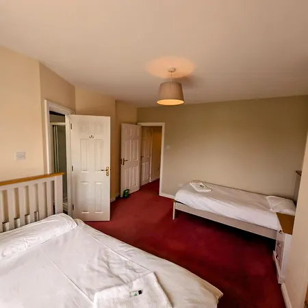 Large 4 Bedroom 5 Bathroom * Galway