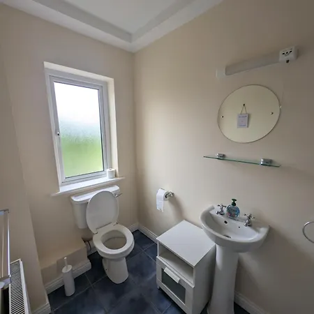 Holiday home Large 4 Bedroom 5 Bathroom