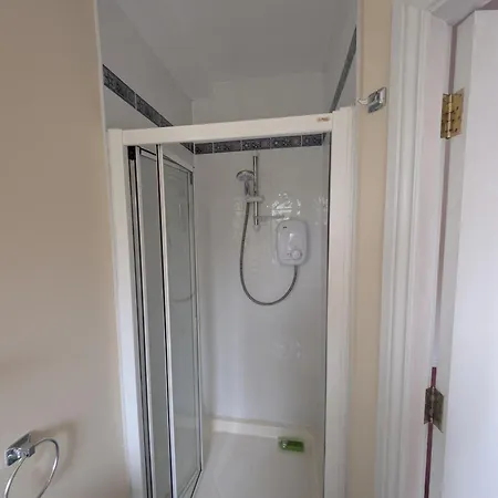 Large 4 Bedroom 5 Bathroom Vakantiehuis *