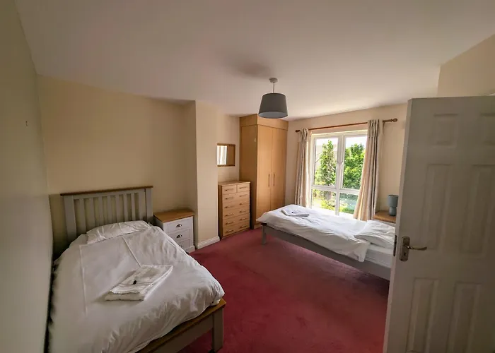 Hébergement de vacances Large 4 Bedroom 5 Bathroom