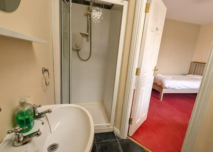 בית נופש Large 4 Bedroom 5 Bathroom