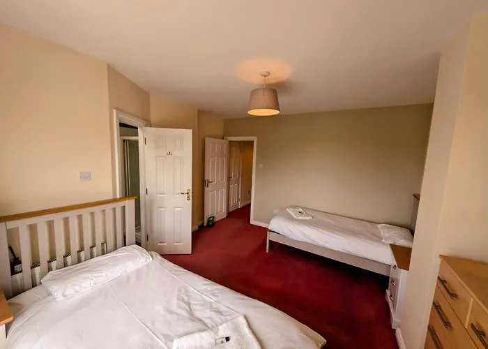 Large 4 Bedroom 5 Bathroom * גלוואיי