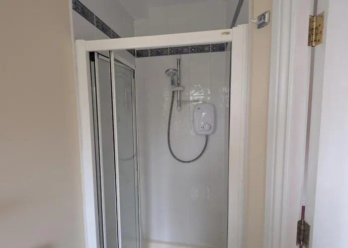 Large 4 Bedroom 5 Bathroom בית נופש *