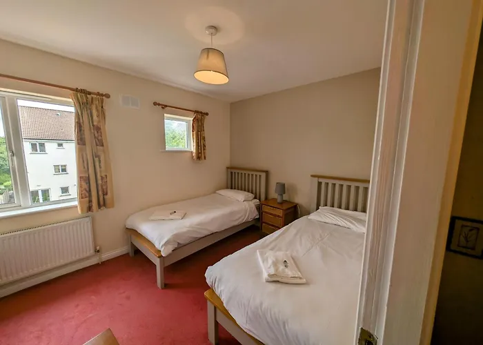 Hébergement de vacances Large 4 Bedroom 5 Bathroom *